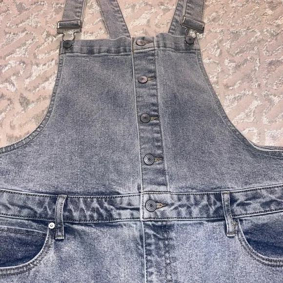 No Boundaries Women's ripped Jeans Overalls - Picture 2 of 5